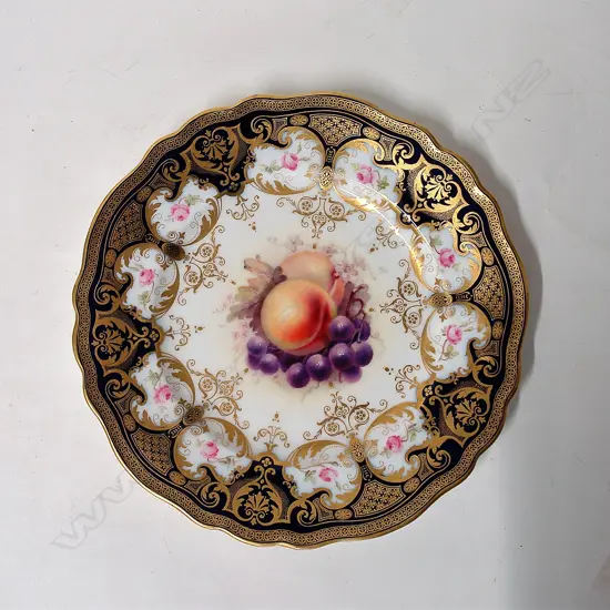 An early 29thC Royal Worcester hand painted plate