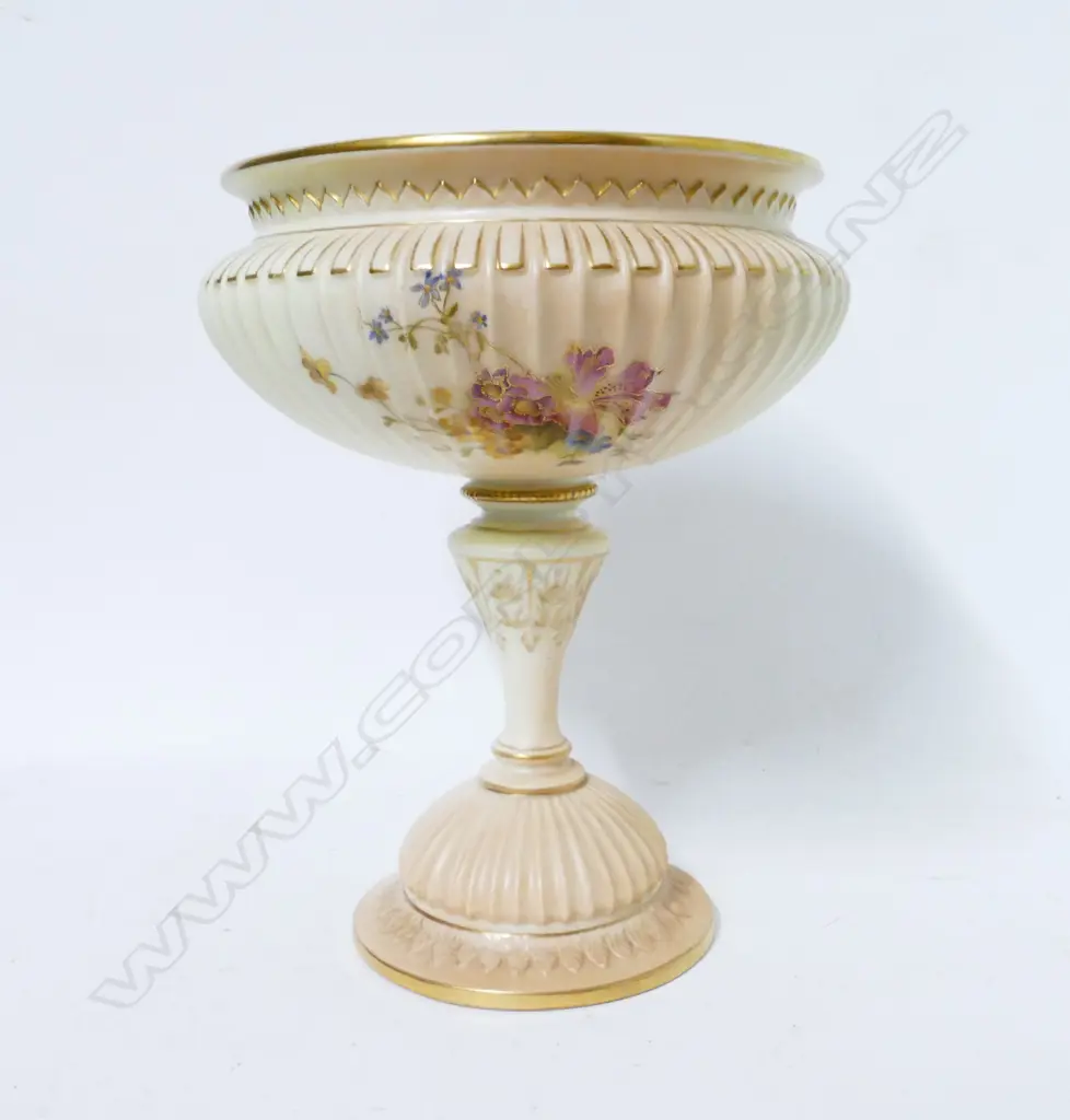 A fine quality Edwardian Royal Worcester circular vase Image 1++