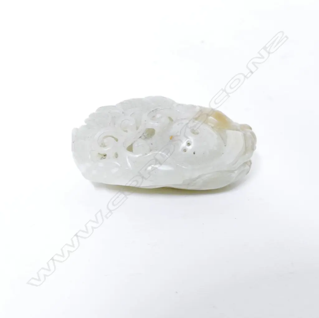 A carved Chinese jade handling piece Image 1++
