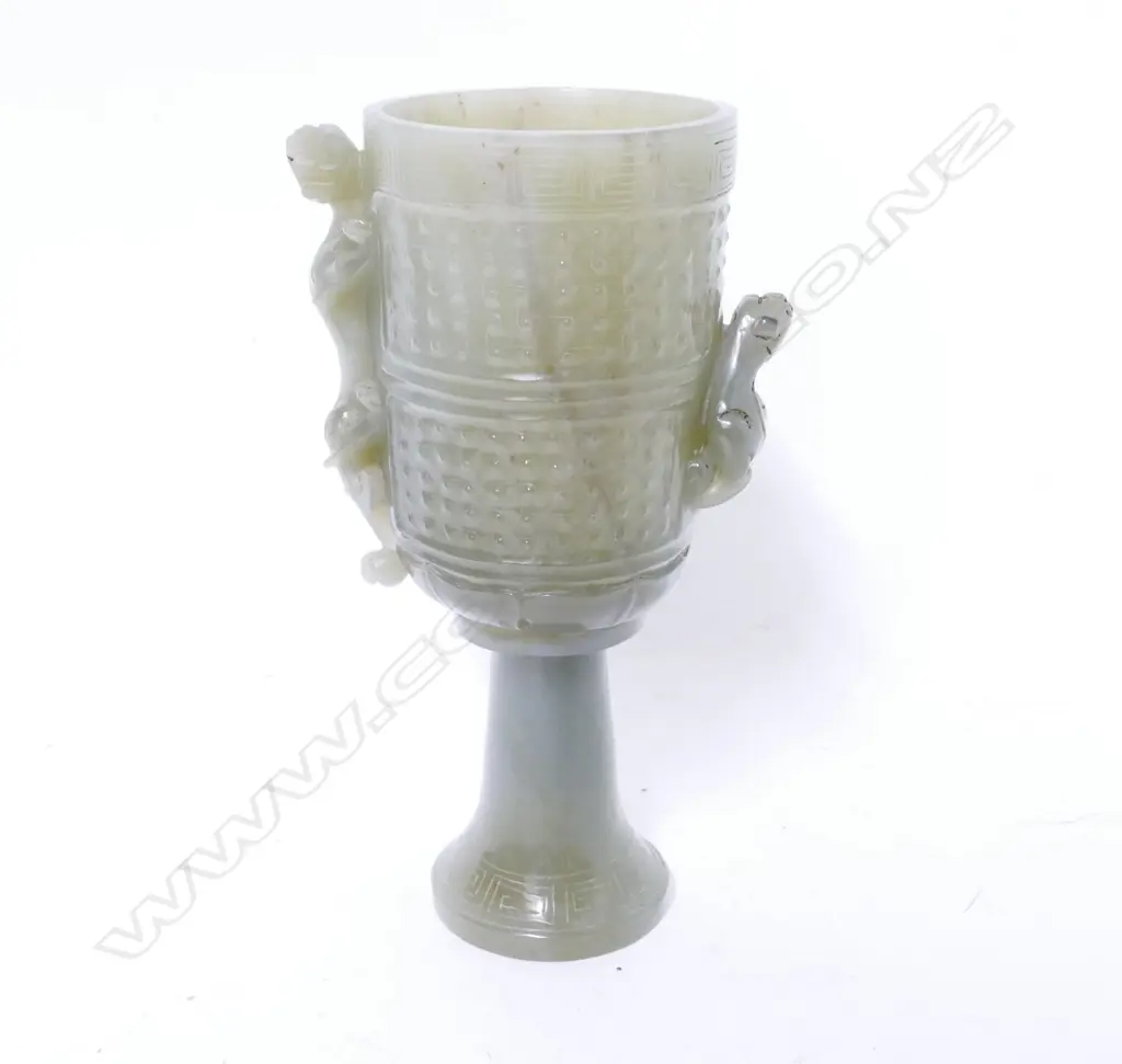 A carved Chinese jade cup Image 1++