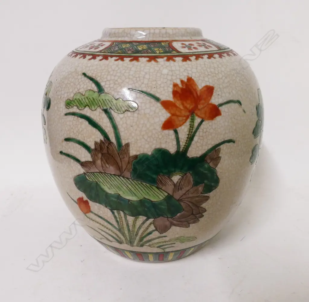 A Chinese porcelain jar Image 1++