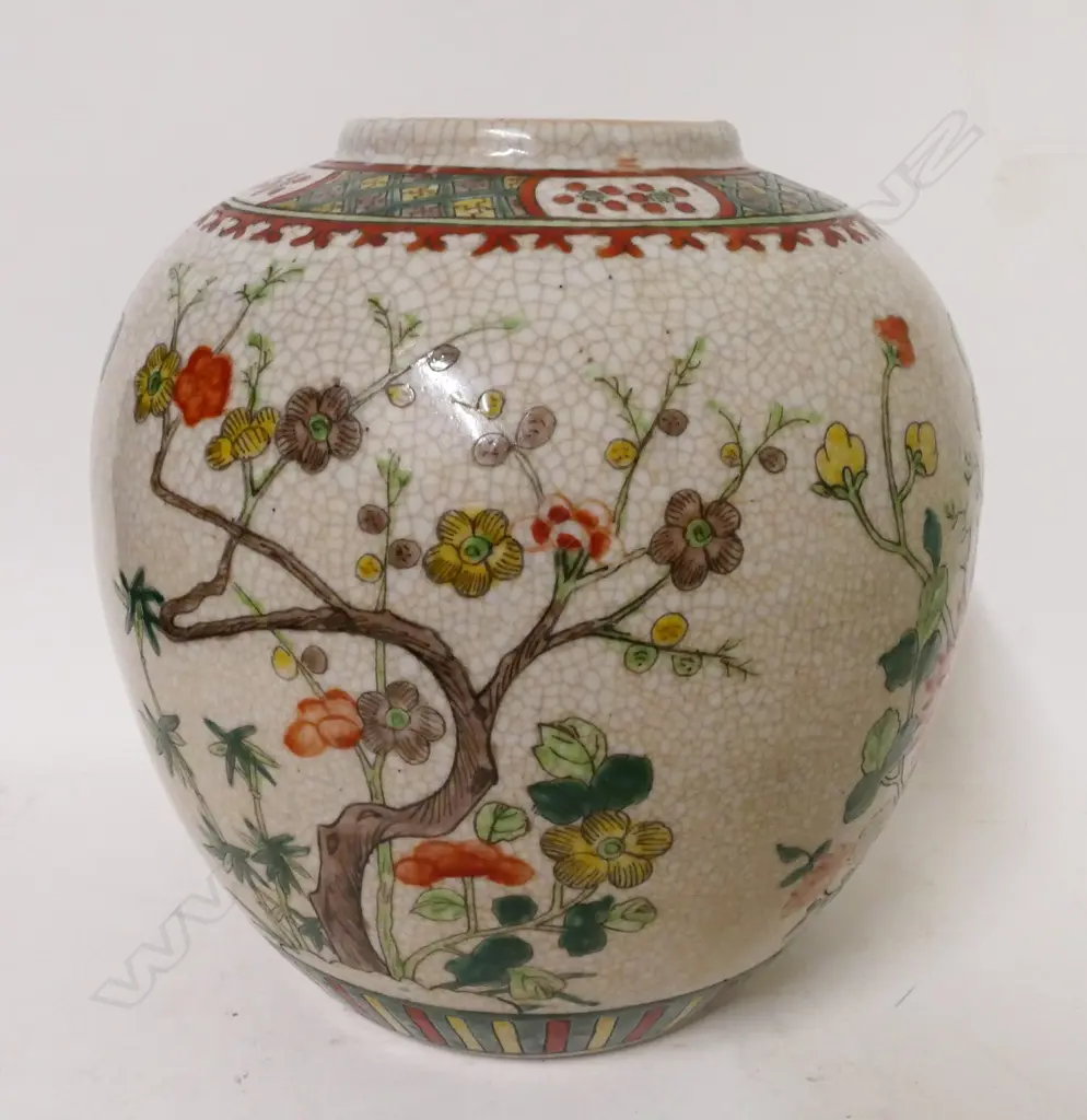 A Chinese porcelain jar Image 1++