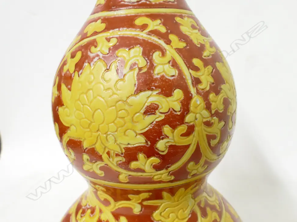 An old impressive Chinese double gourd form vase Image 1++
