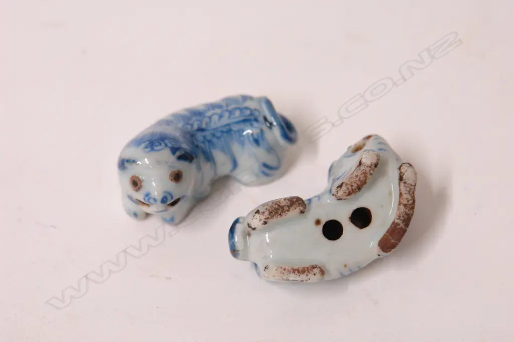 Two small old blue and white porcelain foo dogs Image 1++