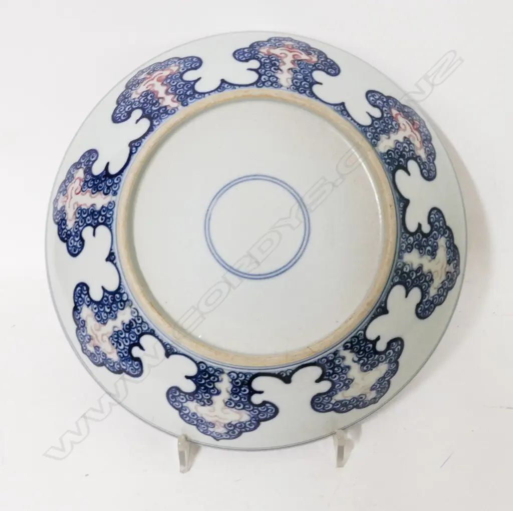 A Chinese porcelain bowl in the Ming manner Image 1++