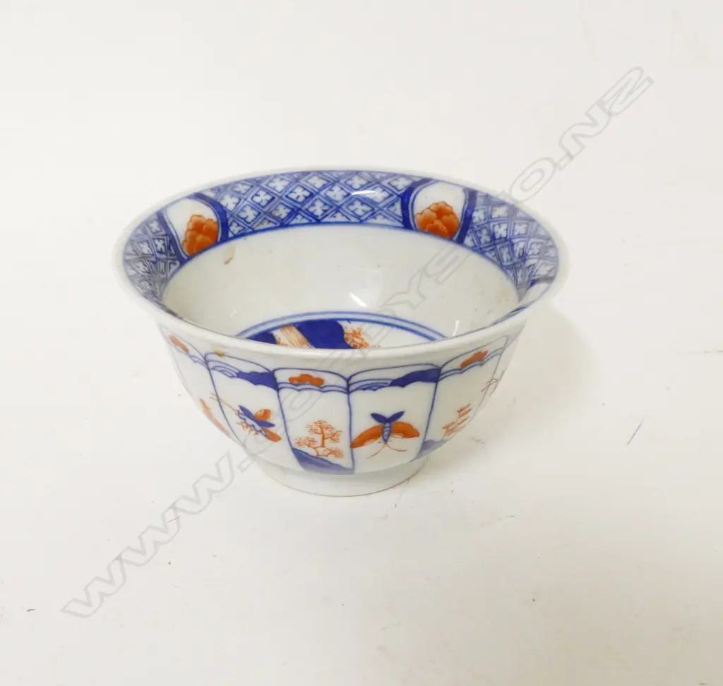 A small Chinese porcelain wine cup Image 1++