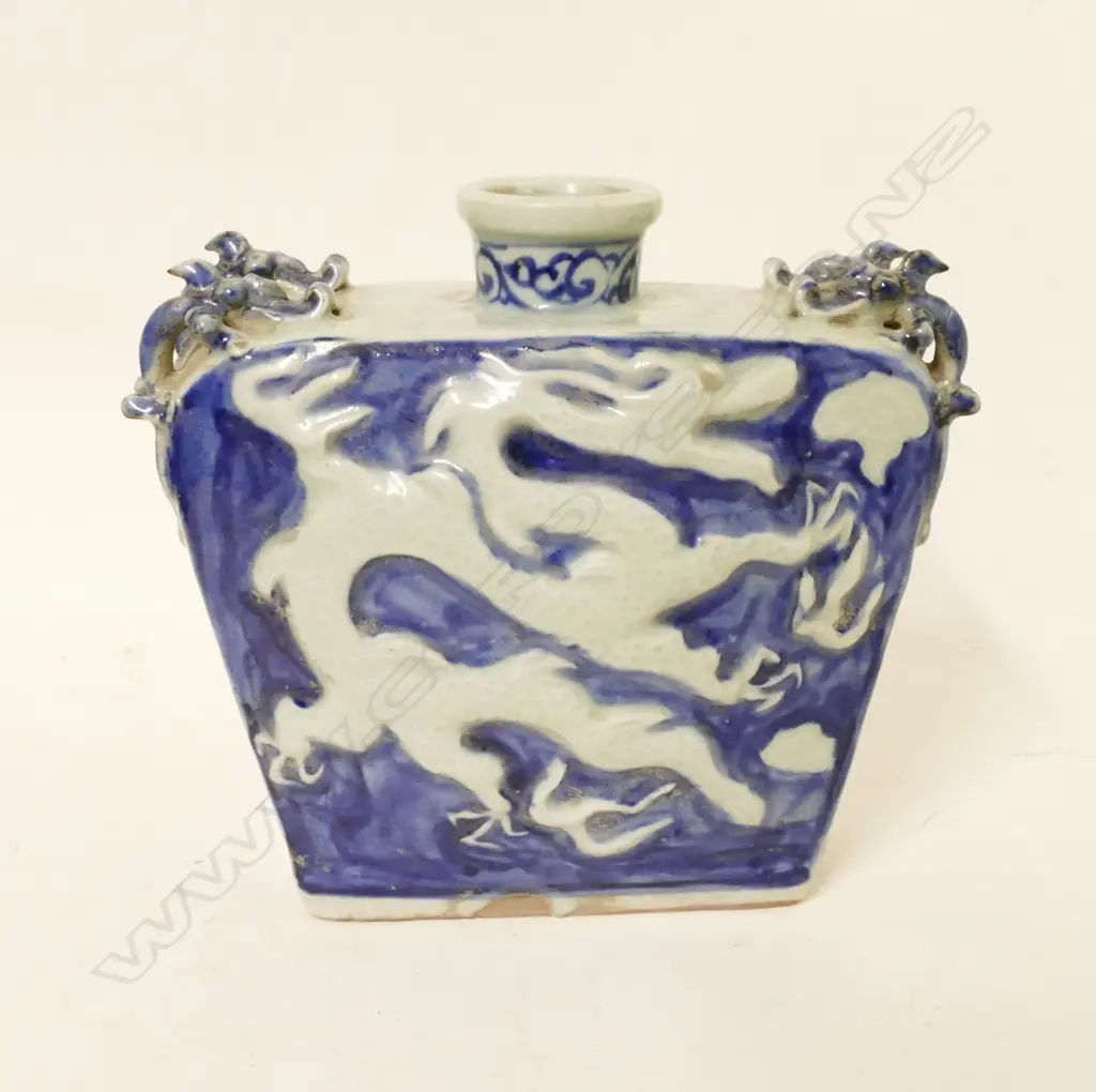 A Chinese porcelain vase Image 1++