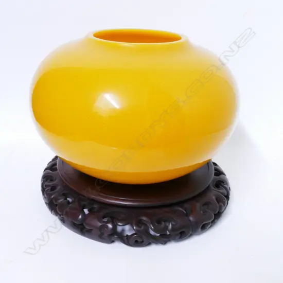 An egg yolk yellow Peking glass bowl