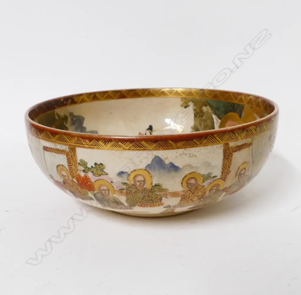 A fine quality Japanese Satsuma circular bowl on short foot Image 1++