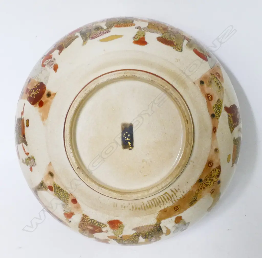 A fine quality Japanese Satsuma circular bowl on short foot Image 1++
