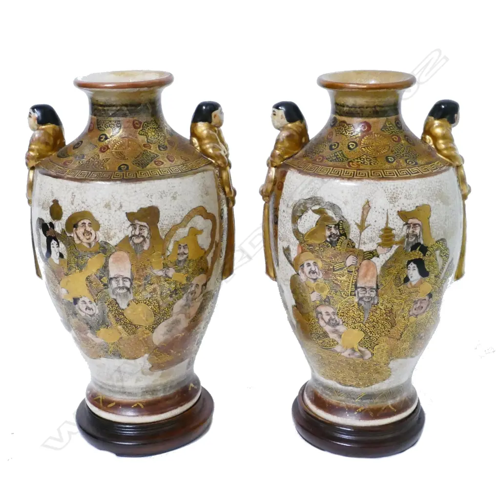 A pair of fine quality Japanese Satsuma baluster vases Image 1++