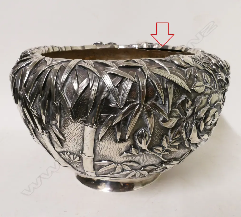 A large Japanese silver bowl Image 1++