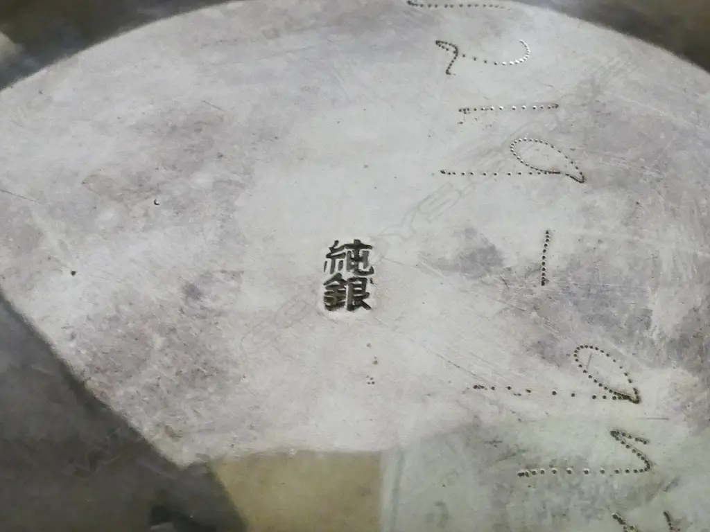 A large Japanese silver bowl Image 1++