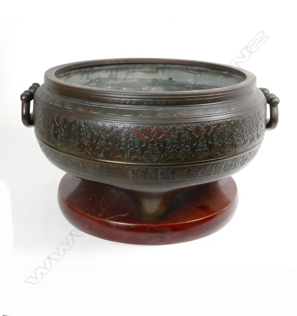 A large old Japanese bronze two-handled fire pot Image 1++