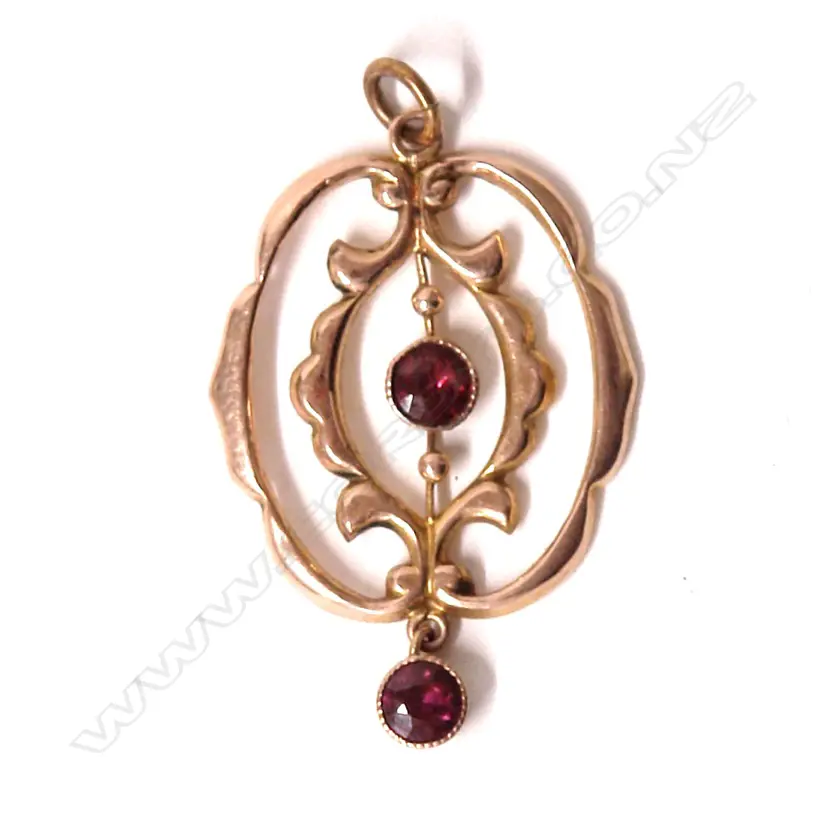 An Edwardian 9ct. rose gold and garnet pendant Image 1++