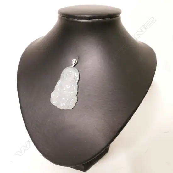 A quality natural Fei Cue type A jadeite pendant