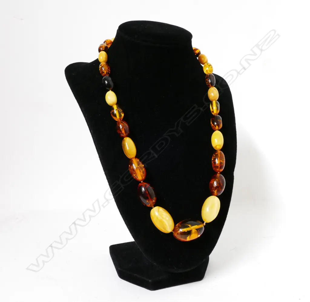 A vintage amber bead necklace Image 1++