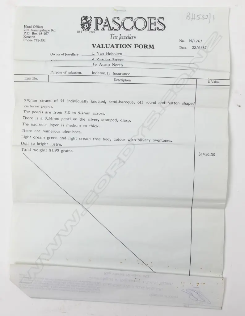 A single strand cultured pearl necklace Image 1++