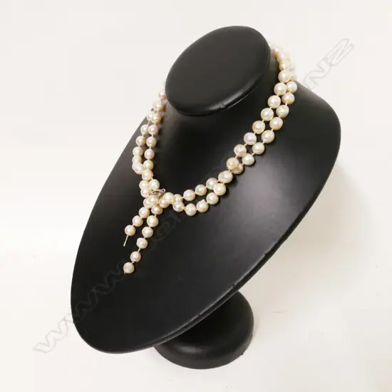A single strand cultured pearl necklace