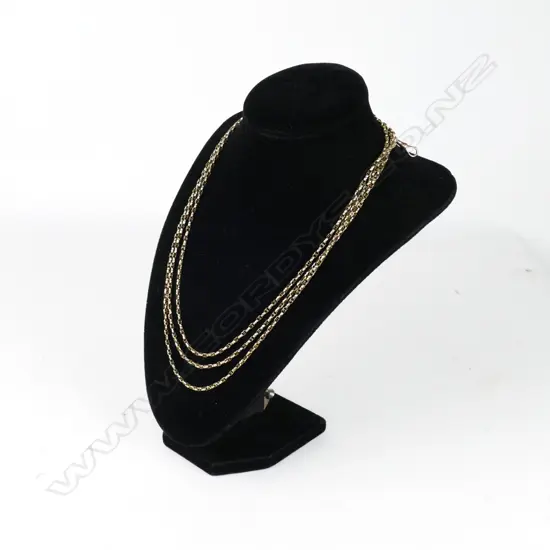 A Victorian 9ct. gold muff chain