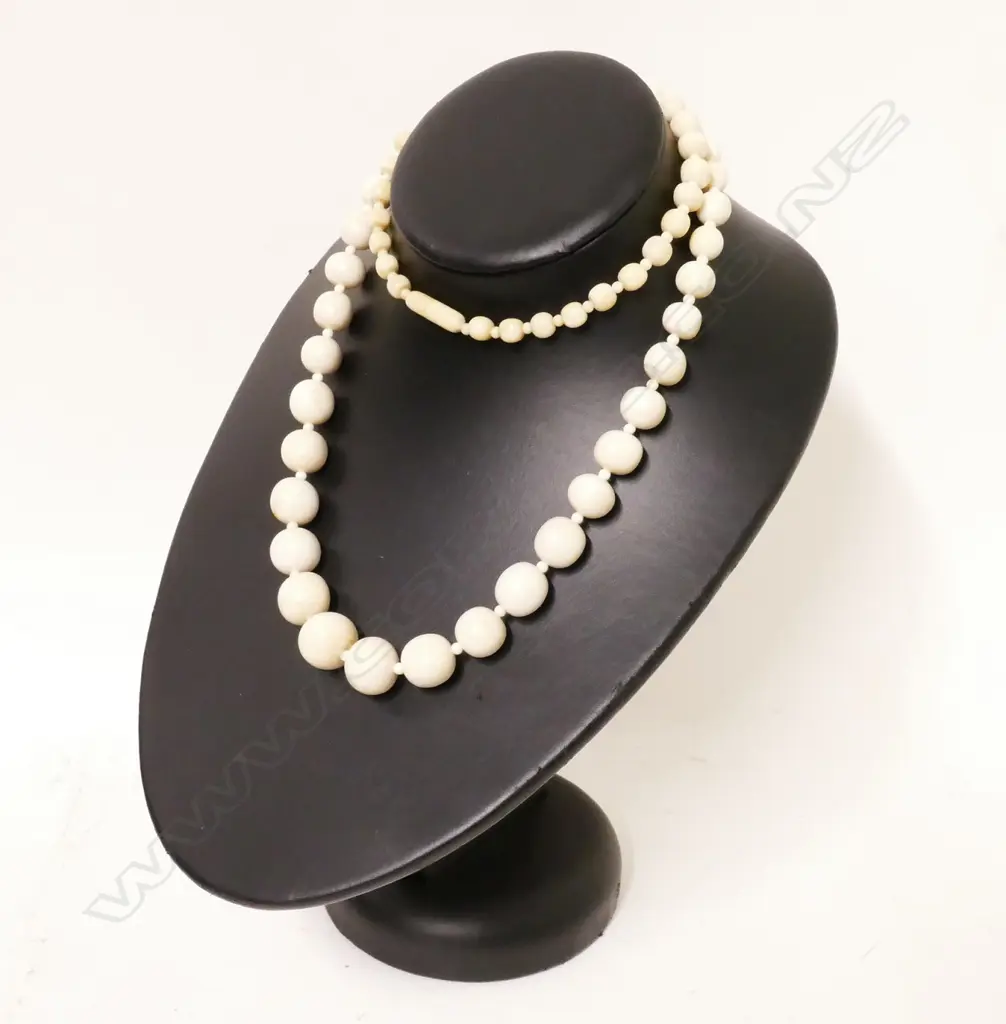 A vintage ivory bead necklace Image 1++