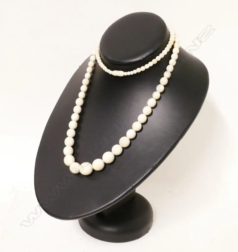 A vintage ivory bead necklace Image 1++