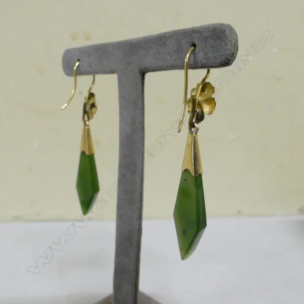 A pair of N.Z. colonial 20ct. yellow gold and greenstone drop earrings Image 1++