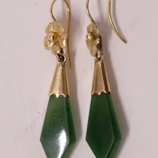 A pair of N.Z. colonial 20ct. yellow gold and greenstone drop earrings