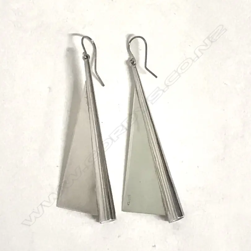 A pair of vintage Koby Bosshard silver drop earrings Image 1++