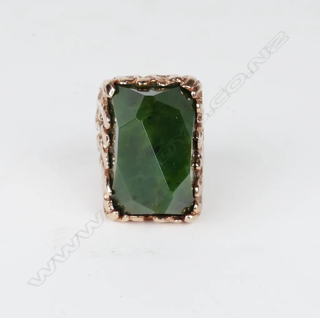 A large and impressive 9ct. rose gold and pounamu gent's ring Image 1++
