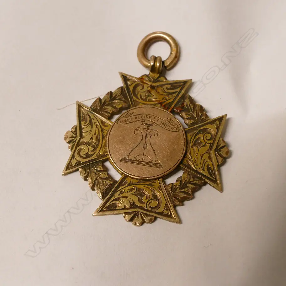 A 9ct. gold Wellington Boys College boxing medallion Image 1++