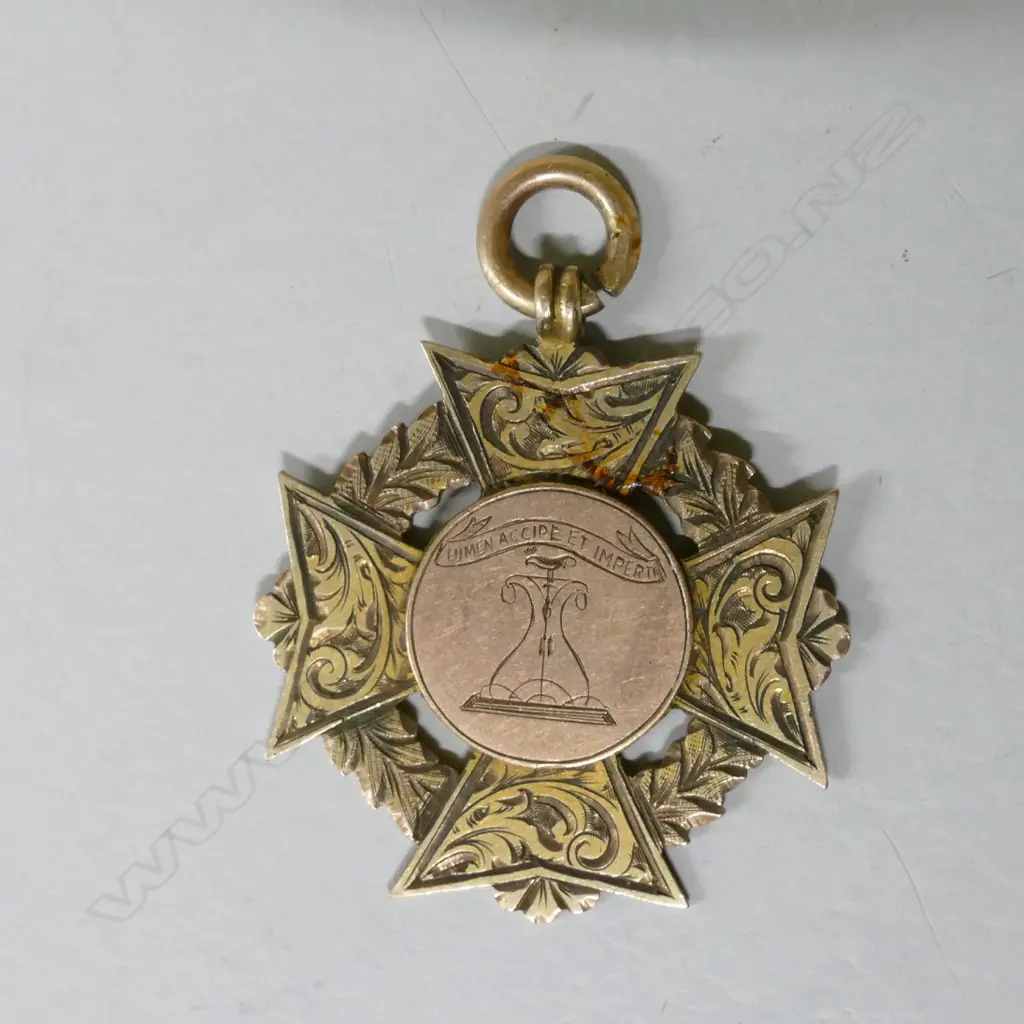 A 9ct. gold Wellington Boys College boxing medallion Image 1++