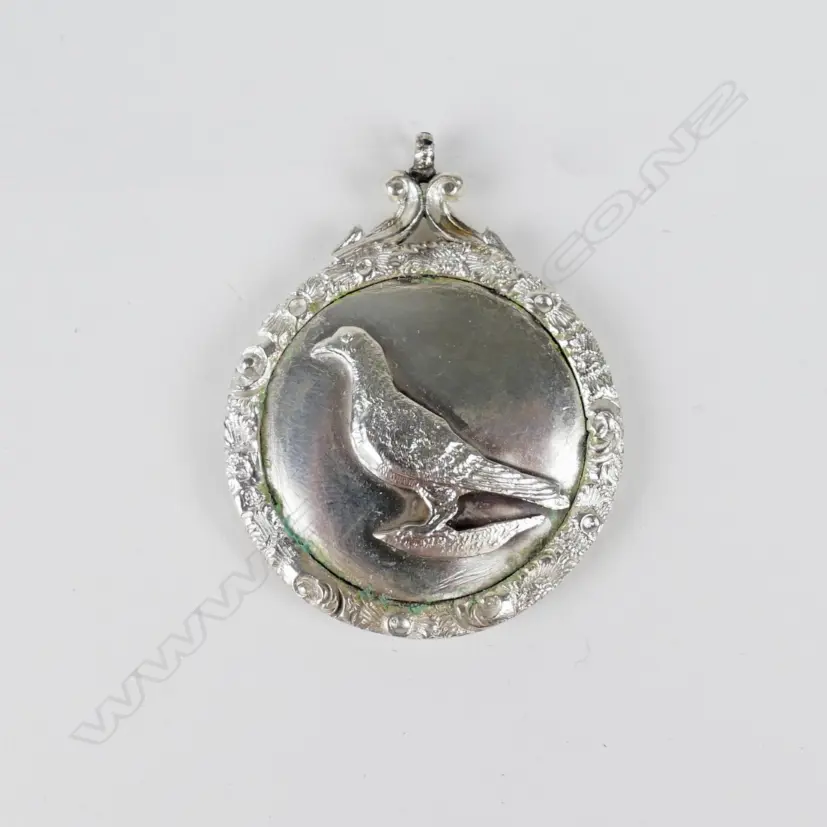 A silver Thames Pigeon Club medallion Image 1++