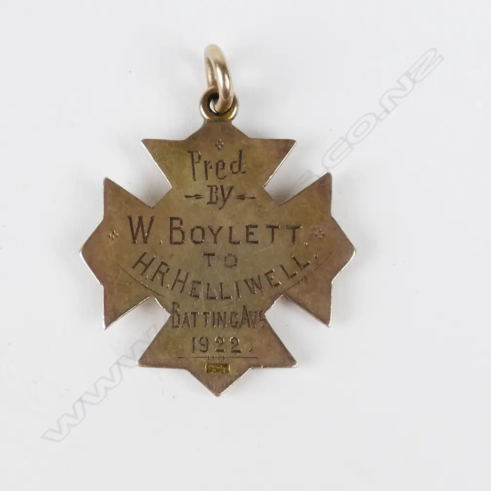 A 9ct. gold Cricketing medallion Image 1++