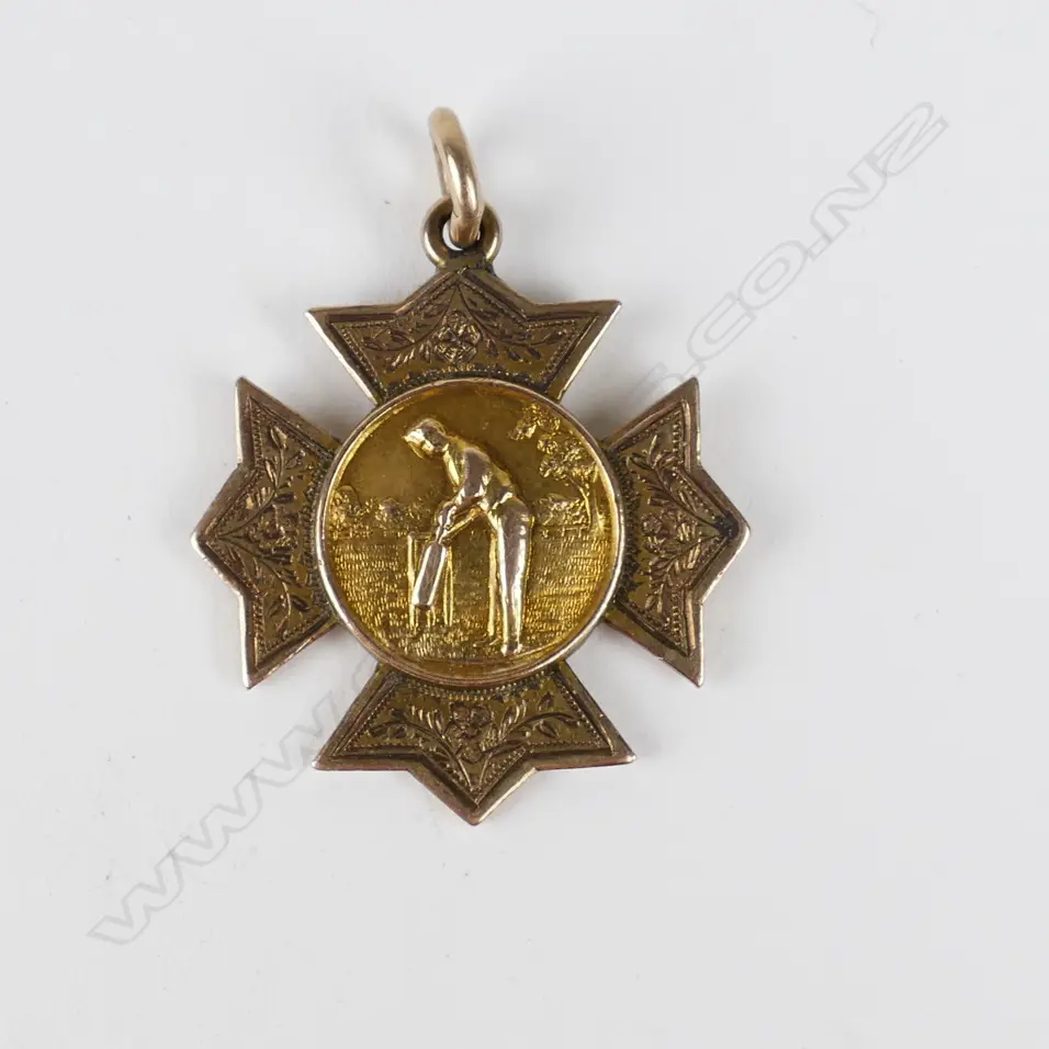 A 9ct. gold Cricketing medallion Image 1++