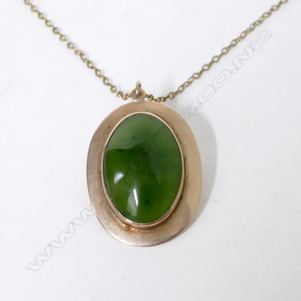 An estate 9ct. yellow gold and greenstone pendant Image 1++