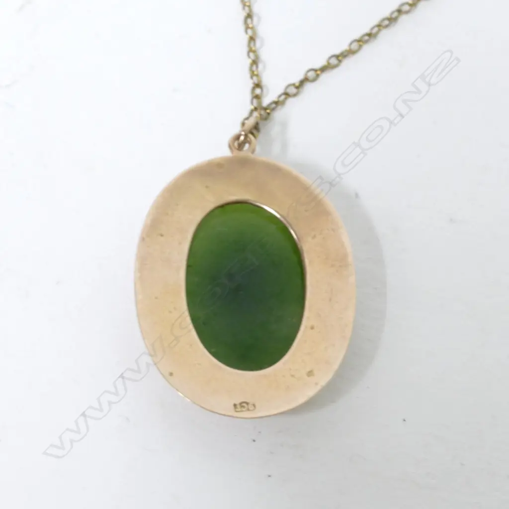 An estate 9ct. yellow gold and greenstone pendant Image 1++