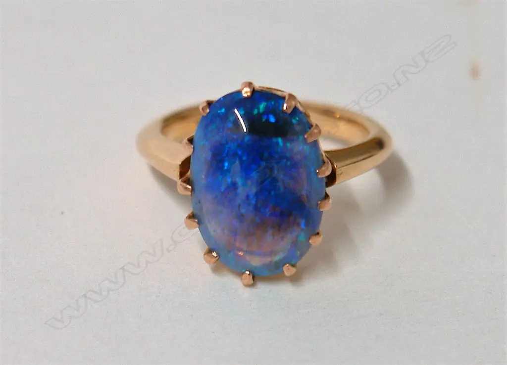 A vintage 18ct. yellow gold and opal dress ring Image 1++