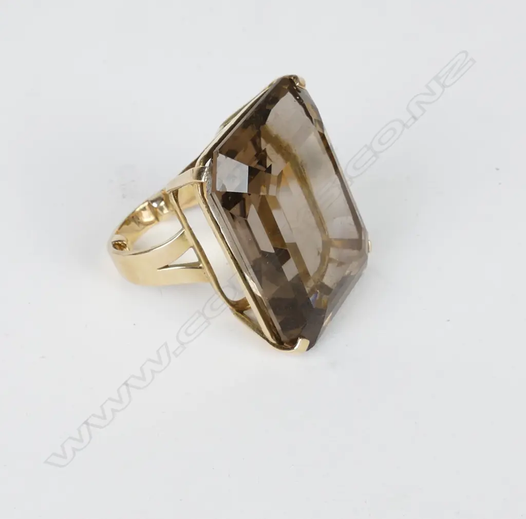 A dramatic 14ct. gold smoky quartz ring Image 1++