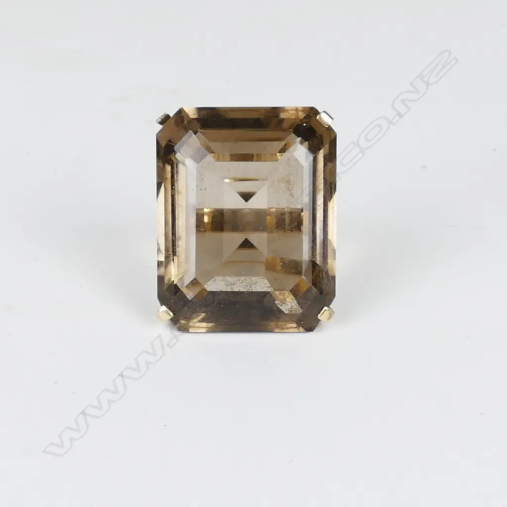 A dramatic 14ct. gold smoky quartz ring Image 1++