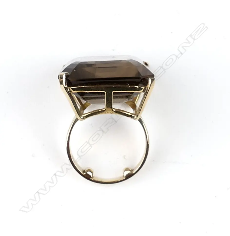 A dramatic 14ct. gold smoky quartz ring Image 1++