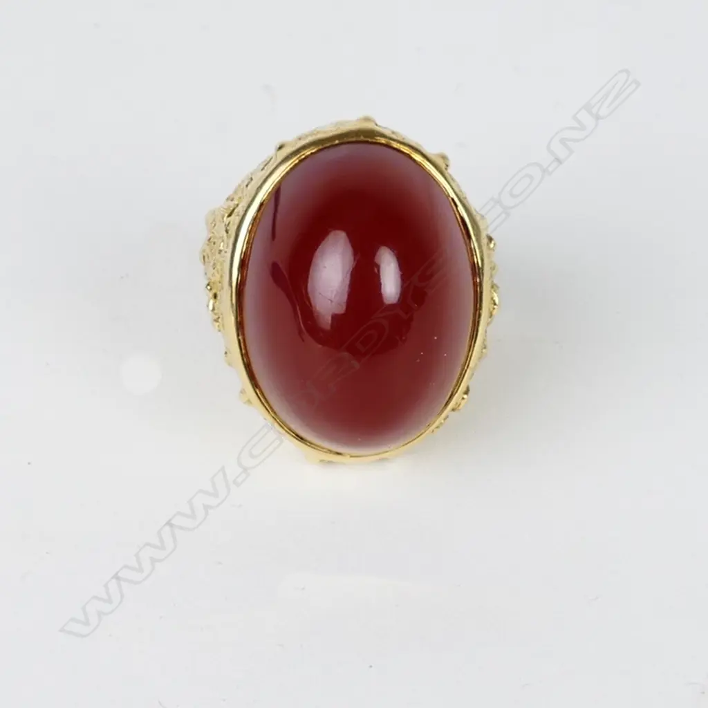 An 18ct. gold and carnelian gent's ring Image 1++