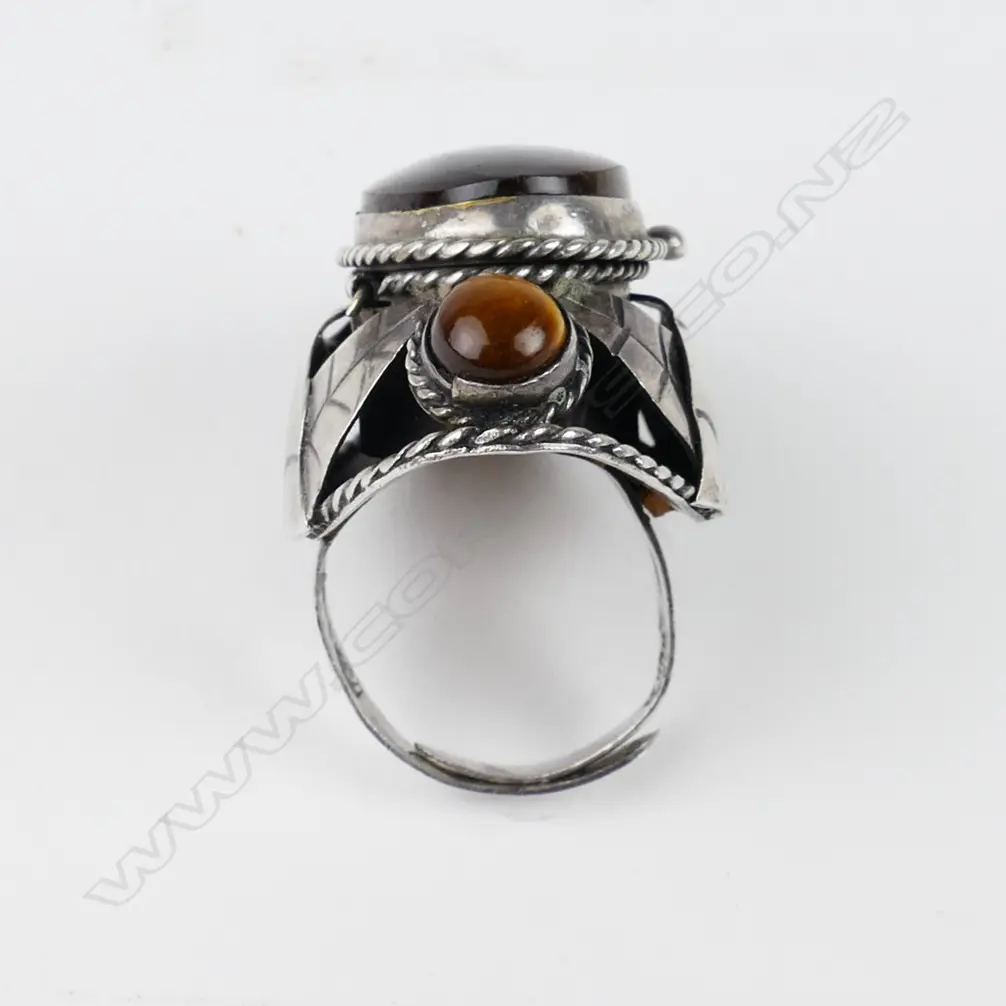 A vintage Mexican silver 'poison' ring Image 1++