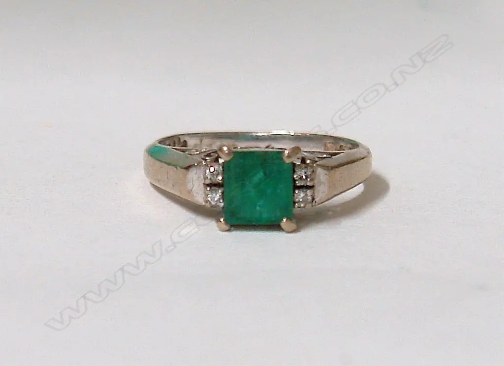 A 1940s 14ct. white gold emerald and diamond dress ring Image 1++
