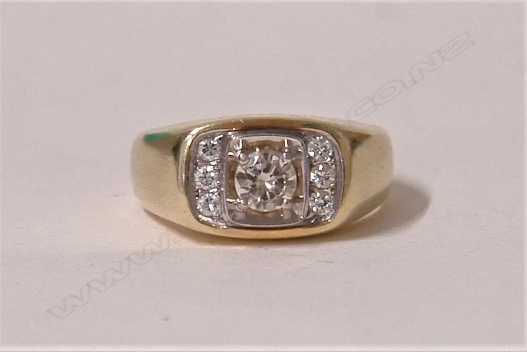 An estate 14ct. yellow gold and diamond ring Image 1++