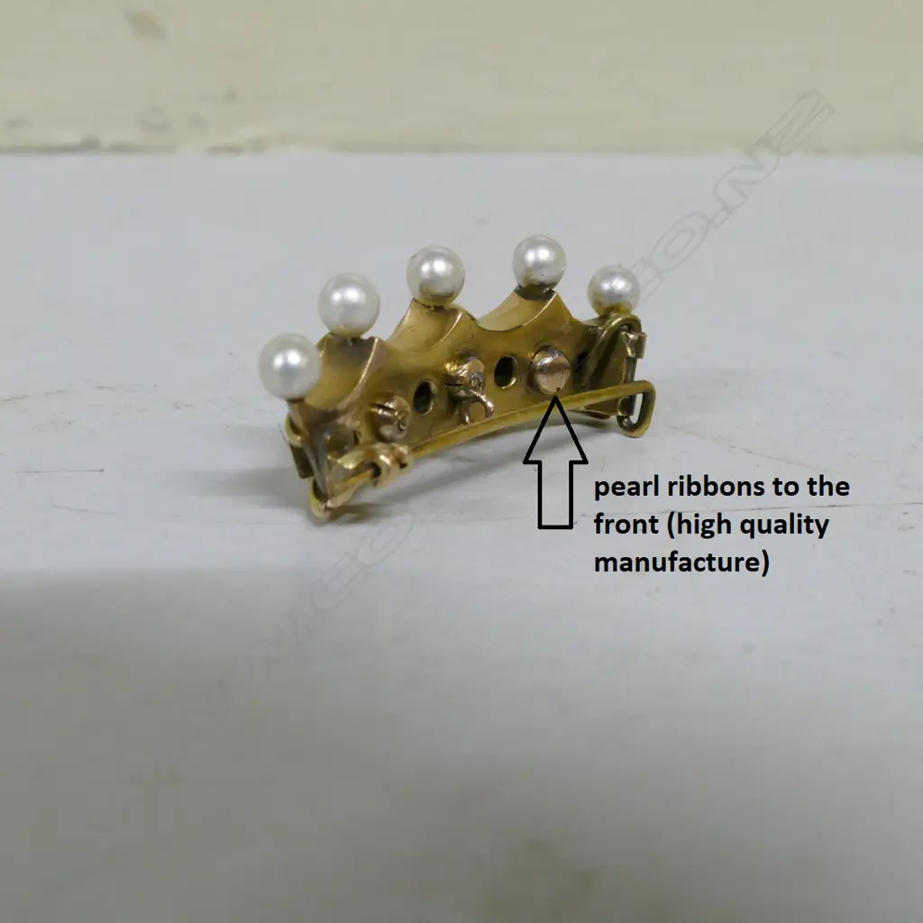 A 19thC 15ct. yellow gold ruby and seed pearl crown form brooch Image 1++