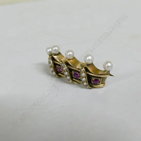 A 19thC 15ct. yellow gold ruby and seed pearl crown form brooch Image 1++