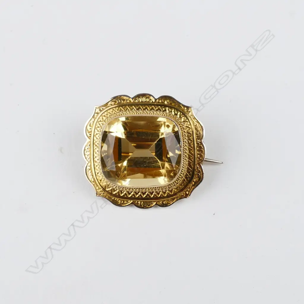 A Victorian 9ct. gold and citrine brooch Image 1++