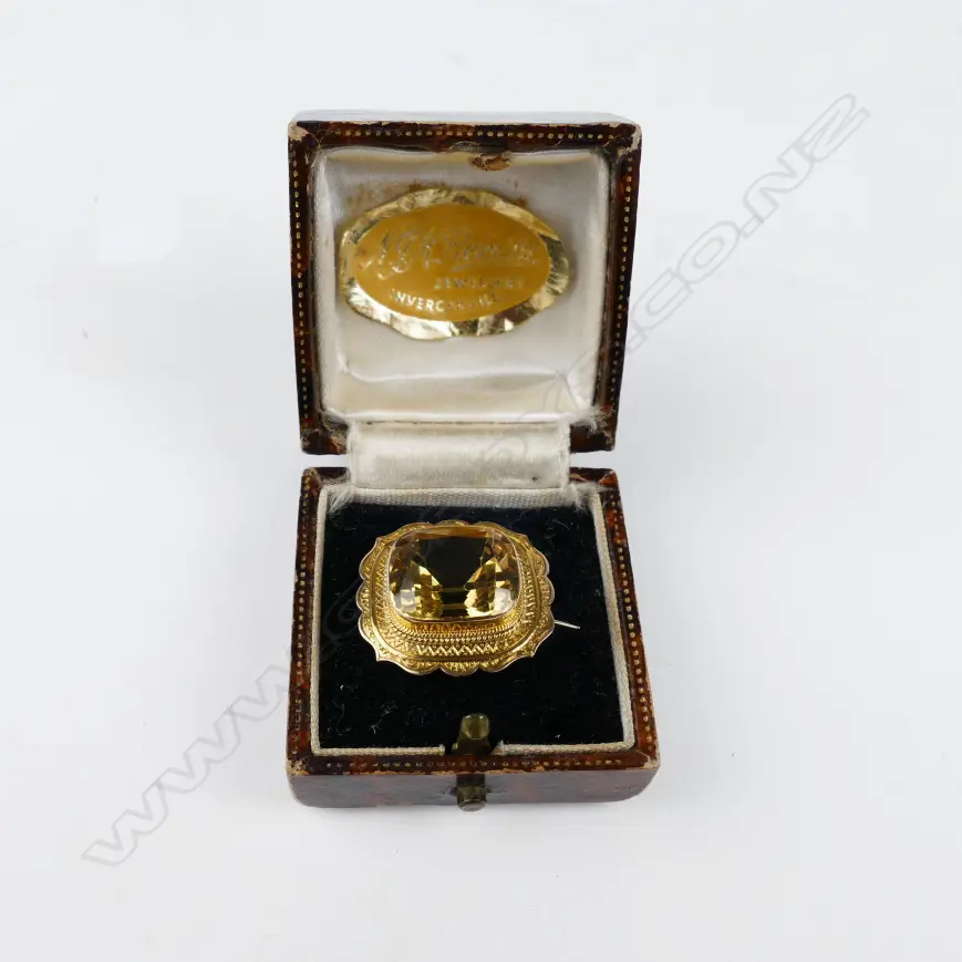 A Victorian 9ct. gold and citrine brooch Image 1++