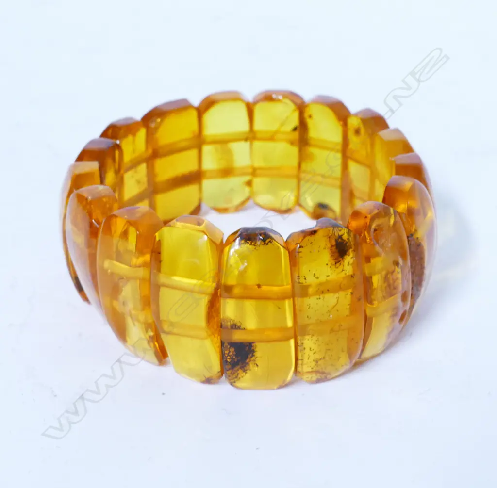 A vintage polished amber bracelet Image 1++